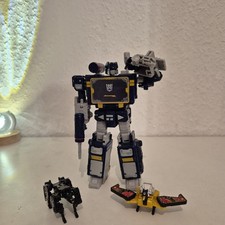 Hasbro Transformers: Legacy United Soundwave( no rumble ) 
