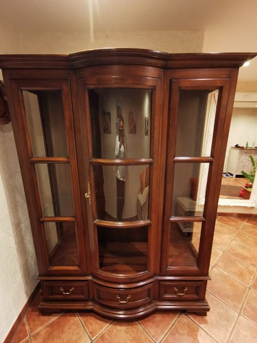 Nussbaum vitrine von - von, selva