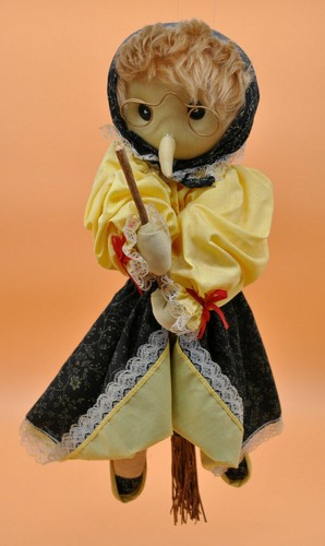Hexenpuppe mit hexenbesen - hexenpuppe,