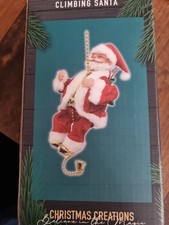 Kletternder Weihnachtsmann mit Musik