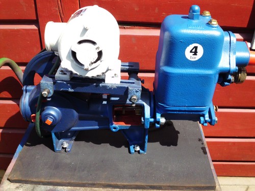 Hauswasserwerk mit kolbenpumpe - mit,