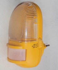 REV - Nachtlicht mit Bewegungsmelder für die Steckdose gelb