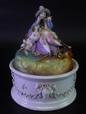 - antike  Figurendose