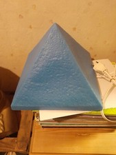 Pyramide. Lampe.. table lamp . 80er. Kunststoff . Gebraucht.  Firma Heico 