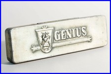 1930er Jahre Made Farber Castell "Genius" Blechdose mit Ritter und Drache - Federmäppchen