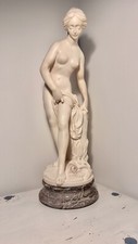 Venus Skulptur Nymphe hinunter