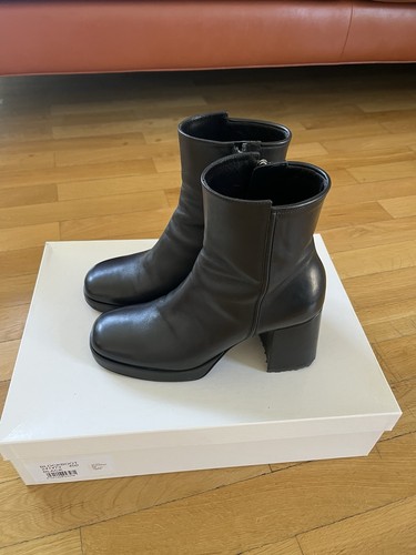 Russell bromley stiefel - &,