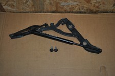 BMW E90 E92 LCI Scharnier Halter Heckklappe hinten links mit Dämpfer 7060627 A22