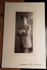 Student oder Schüler mit Mütze - KAB Samson & Co. Freiburg / Studentika