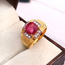 Rubin edelstein mit gold - edelstein,