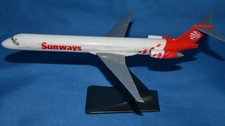Sunways MD-83 1/200 scale desk