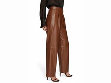 Moderne Lederhose Lammfell