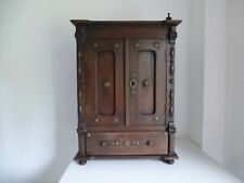 Antiker Hängeschrank Wandschrank aus Holz mit Löwen Kopf Beschlag und Schublade