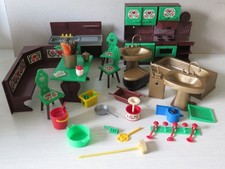 Modella-Puppenmöbel Bad Essecke Küchenzeile Herd Tisch Toilette Badewanne Stühle