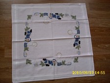 Weihnachts-Mittel-Tischdecke 76x74 cm, Handarbeit ,Weihnachten,100 % Bw ,vintage