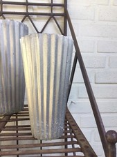 Silberfarbene  ,gußeiserne Vasen