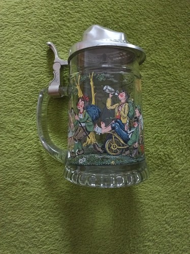 Gläserner bierseidel mit - gläserner,
