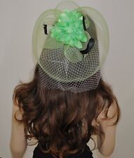 Fascinator HELLGRÜN grün Hochzeit Haarschmuck Braut Blume Federn Netz Schleier