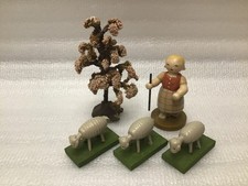 Altes  Mädchen mit Stab, 3