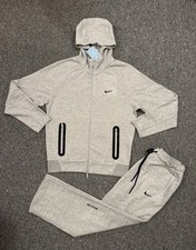 NIKE & NOCTA Tech Fleece -