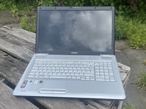 Toshiba satellite l550d - satellite, l550d-10g