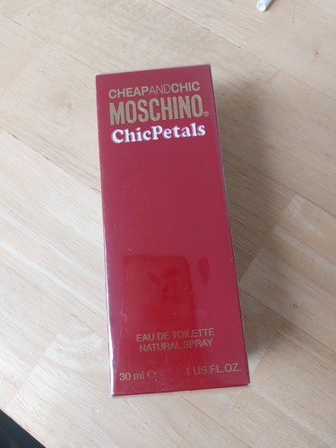 Moschino cheap and chic - cheap,