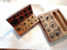 Alte Gewichte im Kasten