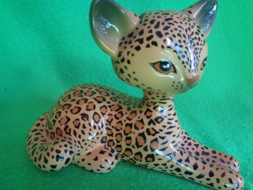 Liegende katze kitty luxe - katze,
