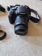 Kamera CANON EOS 1300 D mit Zubehör: Objektiv, Akku, Ladegerät, Kameratasche