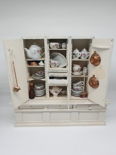 Antikes puppen buffet - antikes,