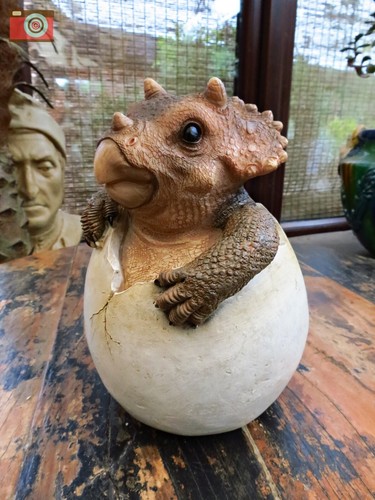 Brütendes dinosaurier - brÜtendes, dinosaurier-ei