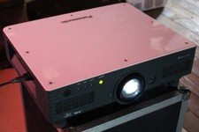 *Panasonic PT-D5600E*DLP Event-Beamer Projektor 5000Lumen 2000:1 Lens-Shift HDMI