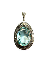 Anhänger mit aquamarinfarbenem Stein 835 Silber punziert