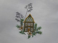 Stickbild acufactum Winterhaus Christrose Haus Blume Zweig Zweige Kiefernzweig