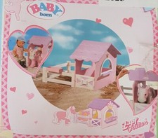 Baby geborenes pferd stabil - baby,