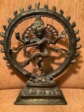 Große antike Bronzefigur Shiva im Sonnenrad Flammenrad auf Dämon tanzend