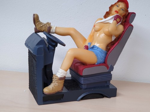 Girl erotisch sitzend - , im