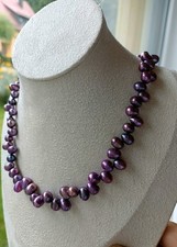 Wonderschöne Unikate Farbe Violette Barock-Perlen Kette in Blütenblattgeform