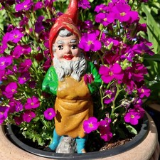 Alter Gartenzwerg mit