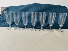 7 Sektglaeser, duennwandig, Glas mit zartem Muster, 15,5 cm hoch