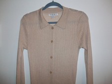 Beiges geripptes Strickkleid