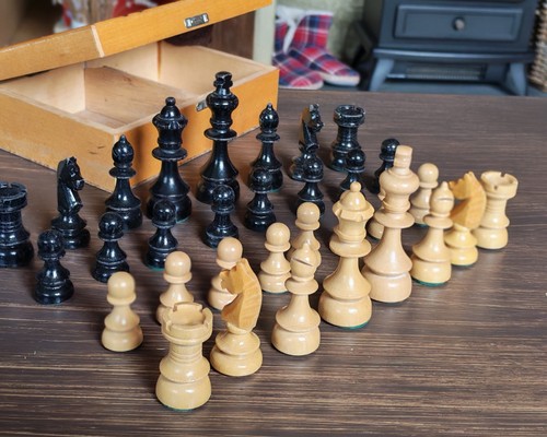 Sehr alte schachfiguren - sehr,