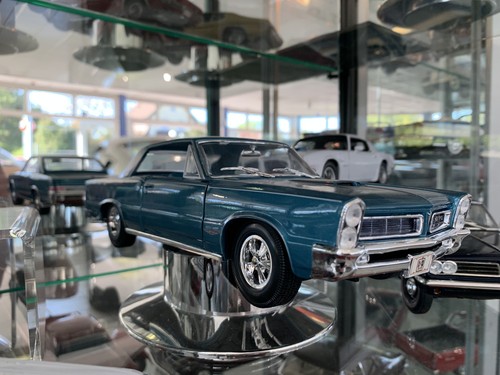 Modellauto 1965 pontiac - 1:18,