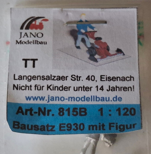 Mann mit ddr einachstraktor - mit, ddr-einachstraktor
