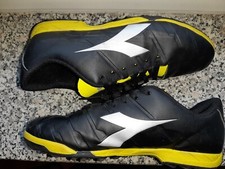 Fußball Schuhe NEUWERTIG! Marke Diadora.
