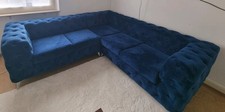 Chesterfield-Sofa mit Samtbezug. Design Couch Wohnlandschaft Design Sofa