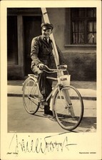 Ak Schauspieler Willi Forst, Filmszene Blitz-Blank, Fahrrad, Autogramm - 4095625