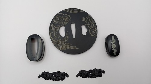 Tsuba kashira menuki und - tsuba,kashira,menuki,