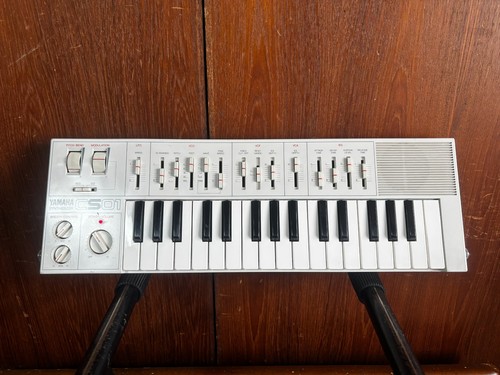 Yamaha cs01 rare white color - white,