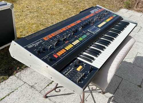 Roland jupiter completely - /,